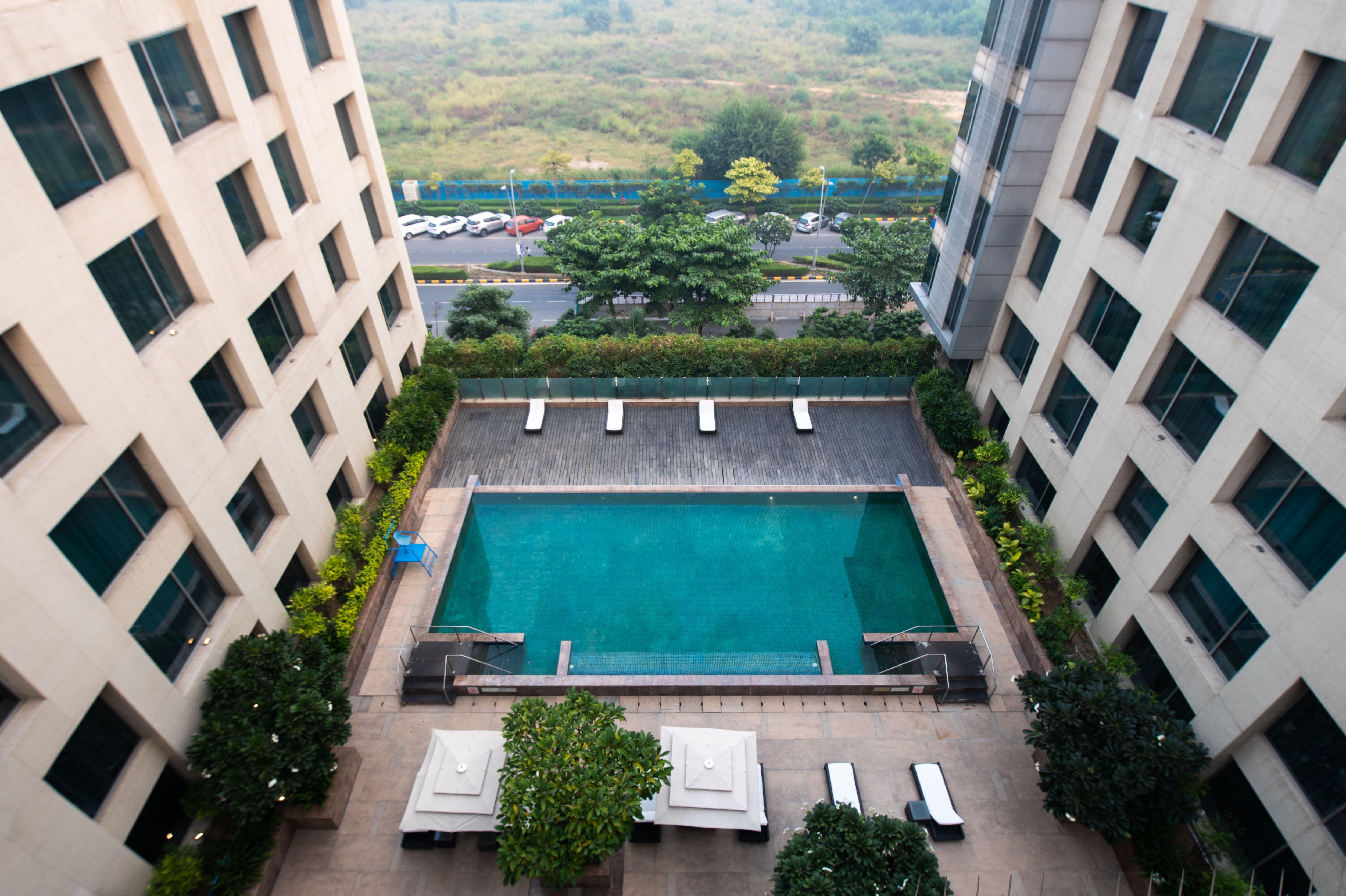 Holiday Inn New Delhi Aerocity By Ihg Exteriér fotografie The swimming pool at the hotel