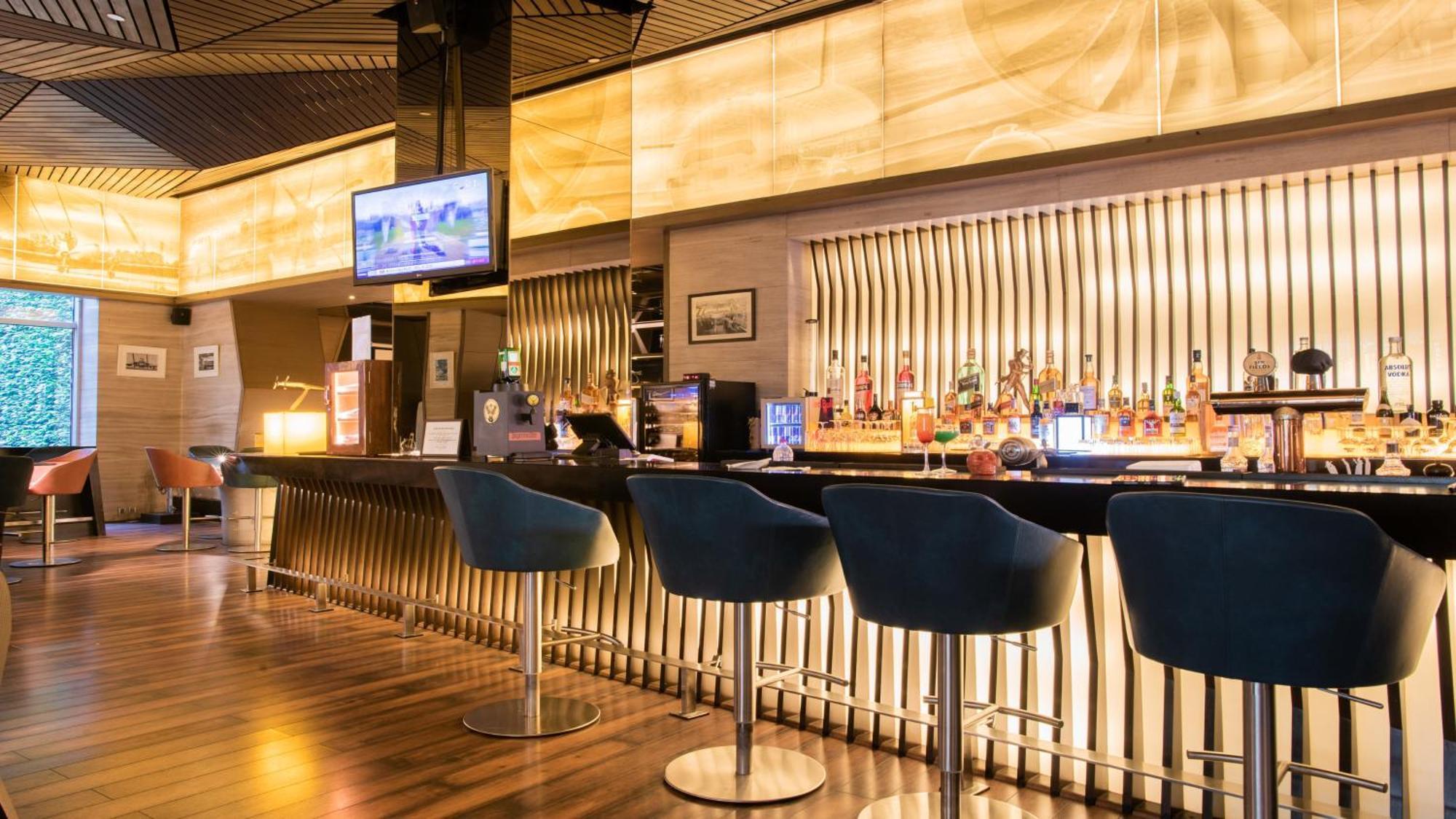Holiday Inn New Delhi Aerocity By Ihg Exteriér fotografie The bar at the lounge