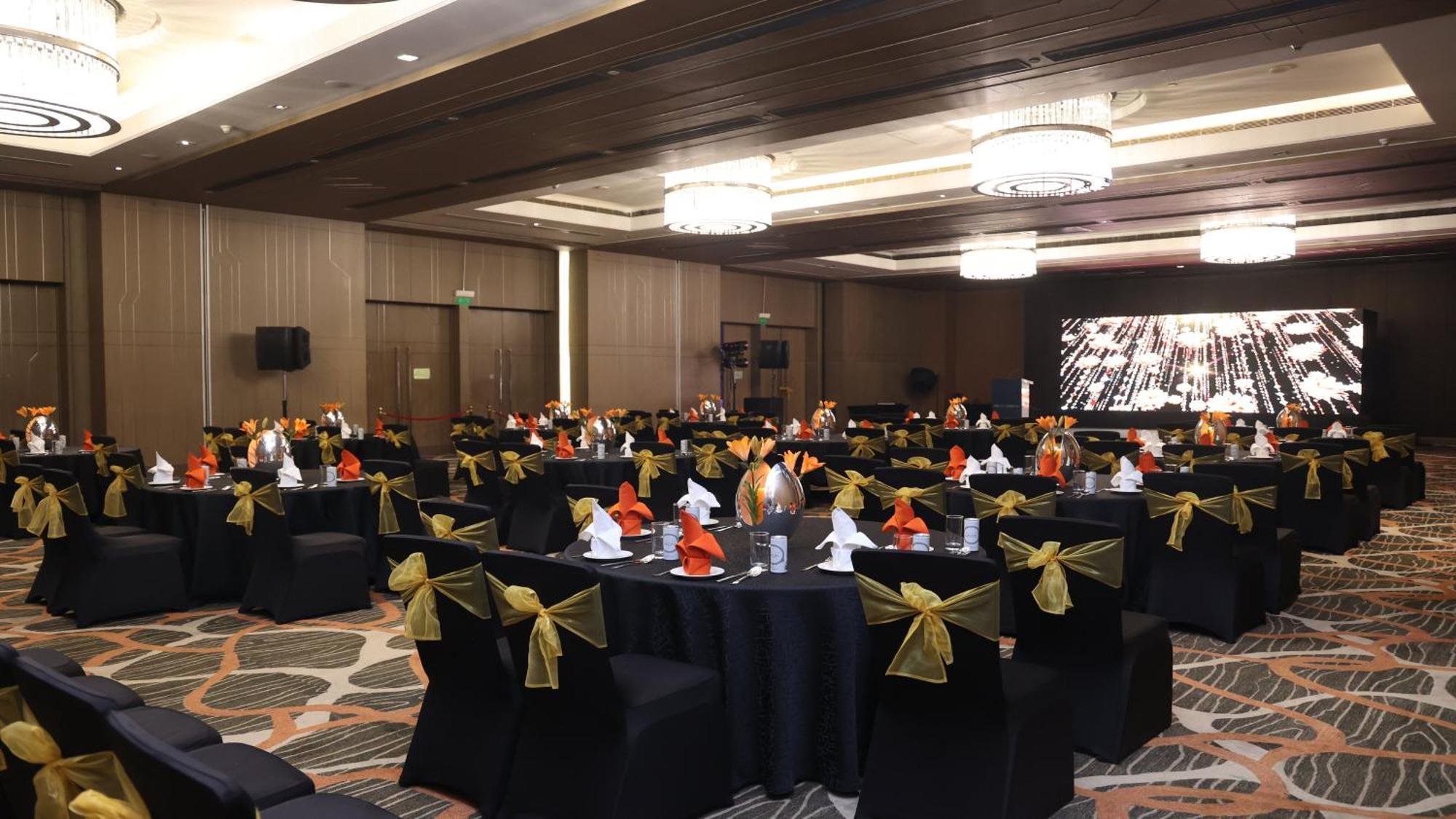 Holiday Inn New Delhi Aerocity By Ihg Exteriér fotografie The ballroom of the hotel