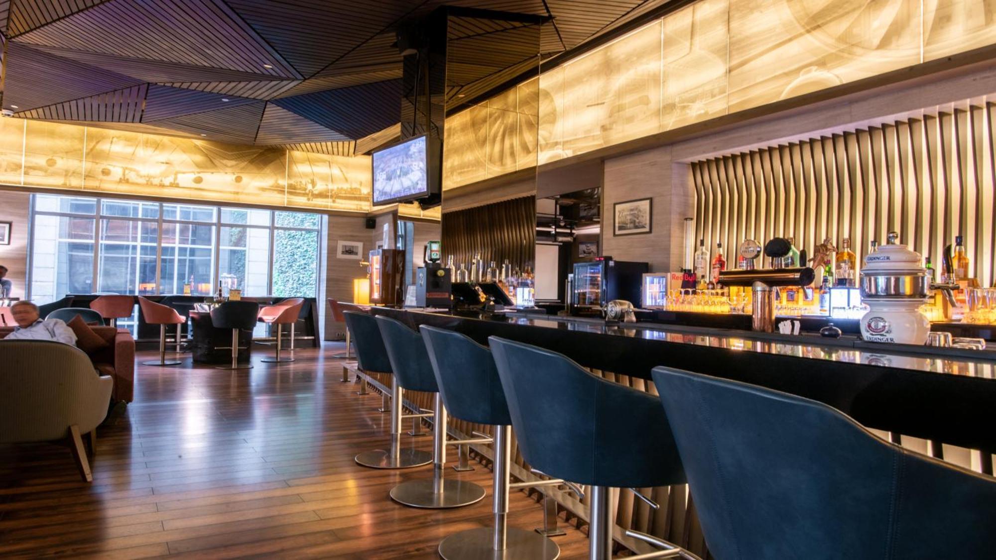 Holiday Inn New Delhi Aerocity By Ihg Exteriér fotografie The bar at the lounge