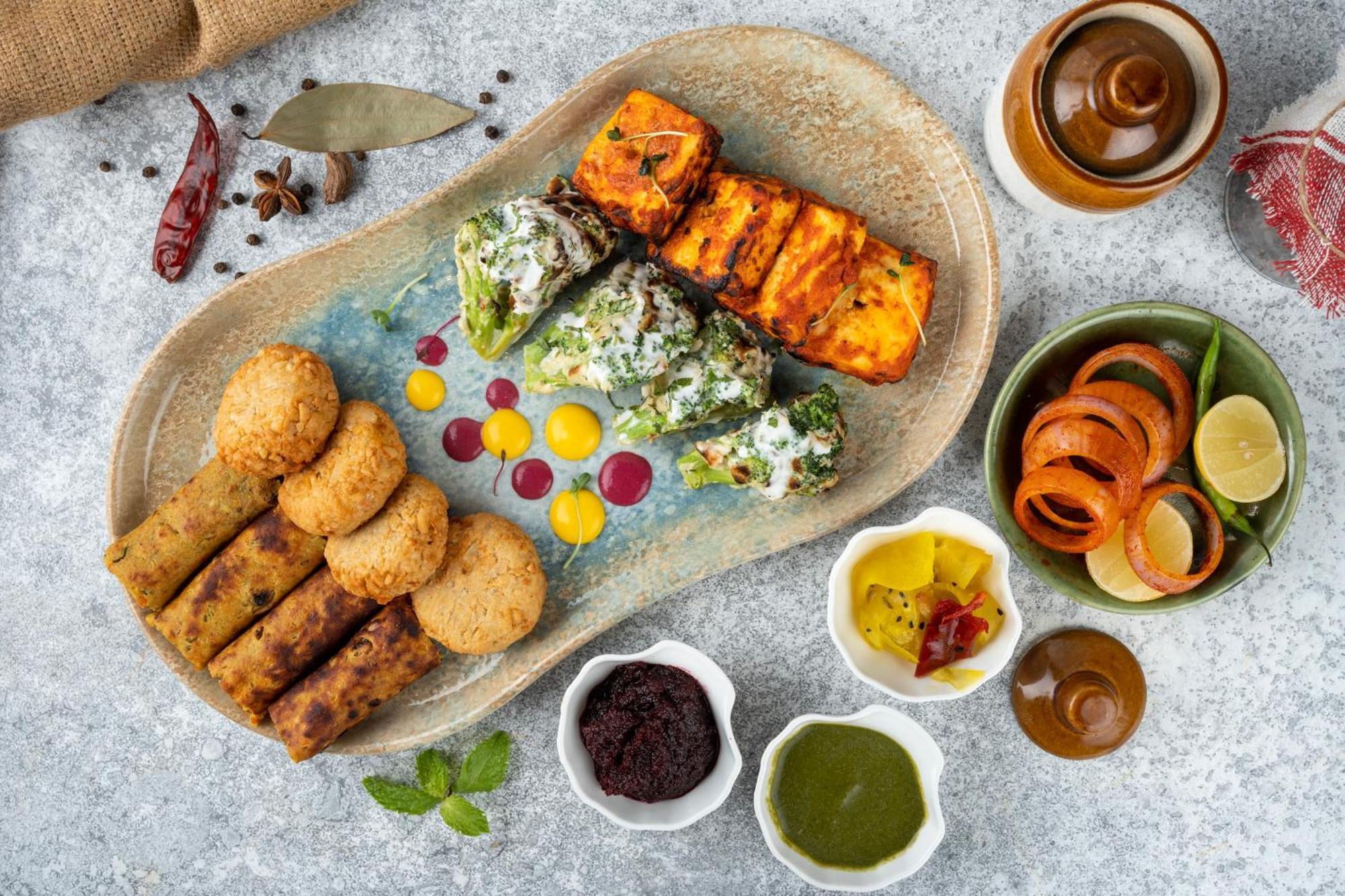 Holiday Inn New Delhi Aerocity By Ihg Exteriér fotografie Indian cuisine