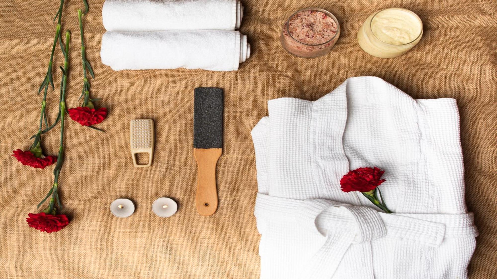 Holiday Inn New Delhi Aerocity By Ihg Exteriér fotografie A variety of spa items