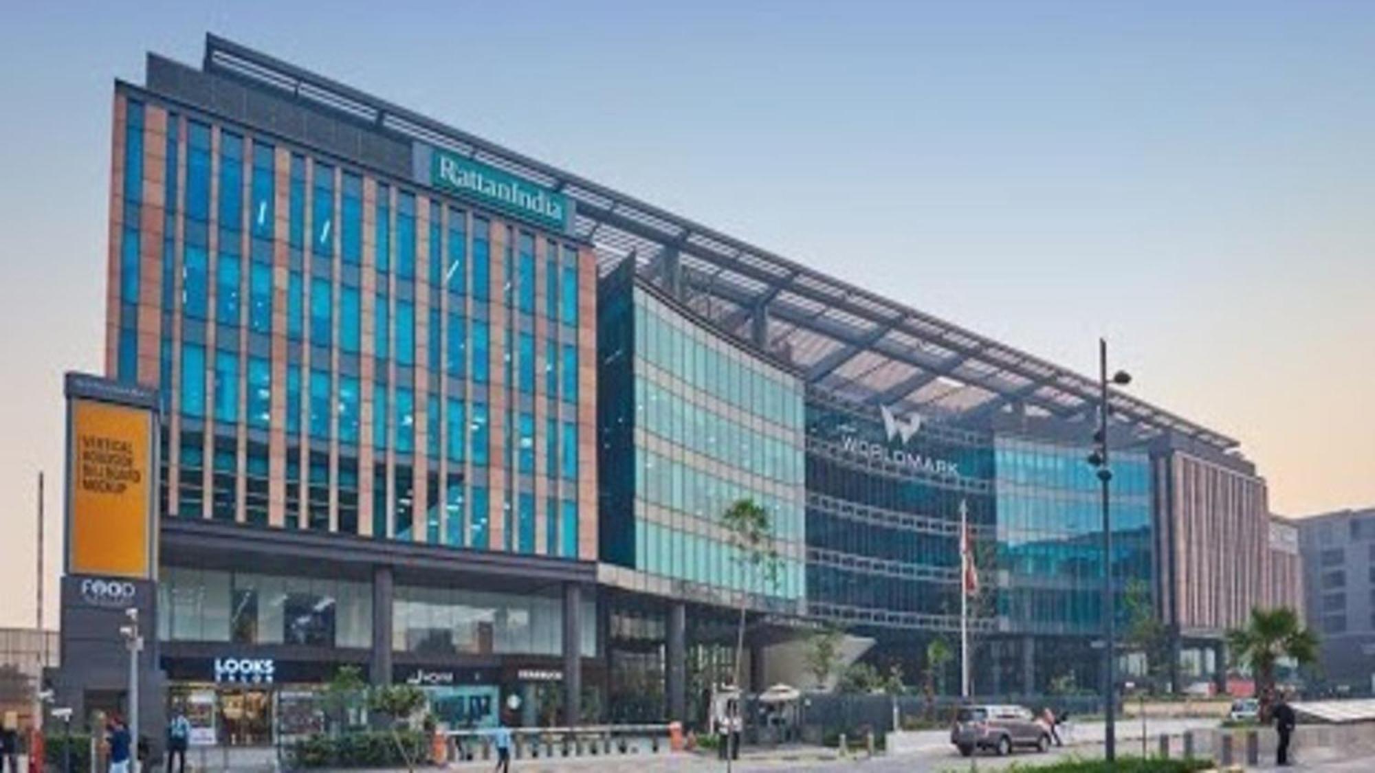 Holiday Inn New Delhi Aerocity By Ihg Exteriér fotografie The headquarters of Petronas