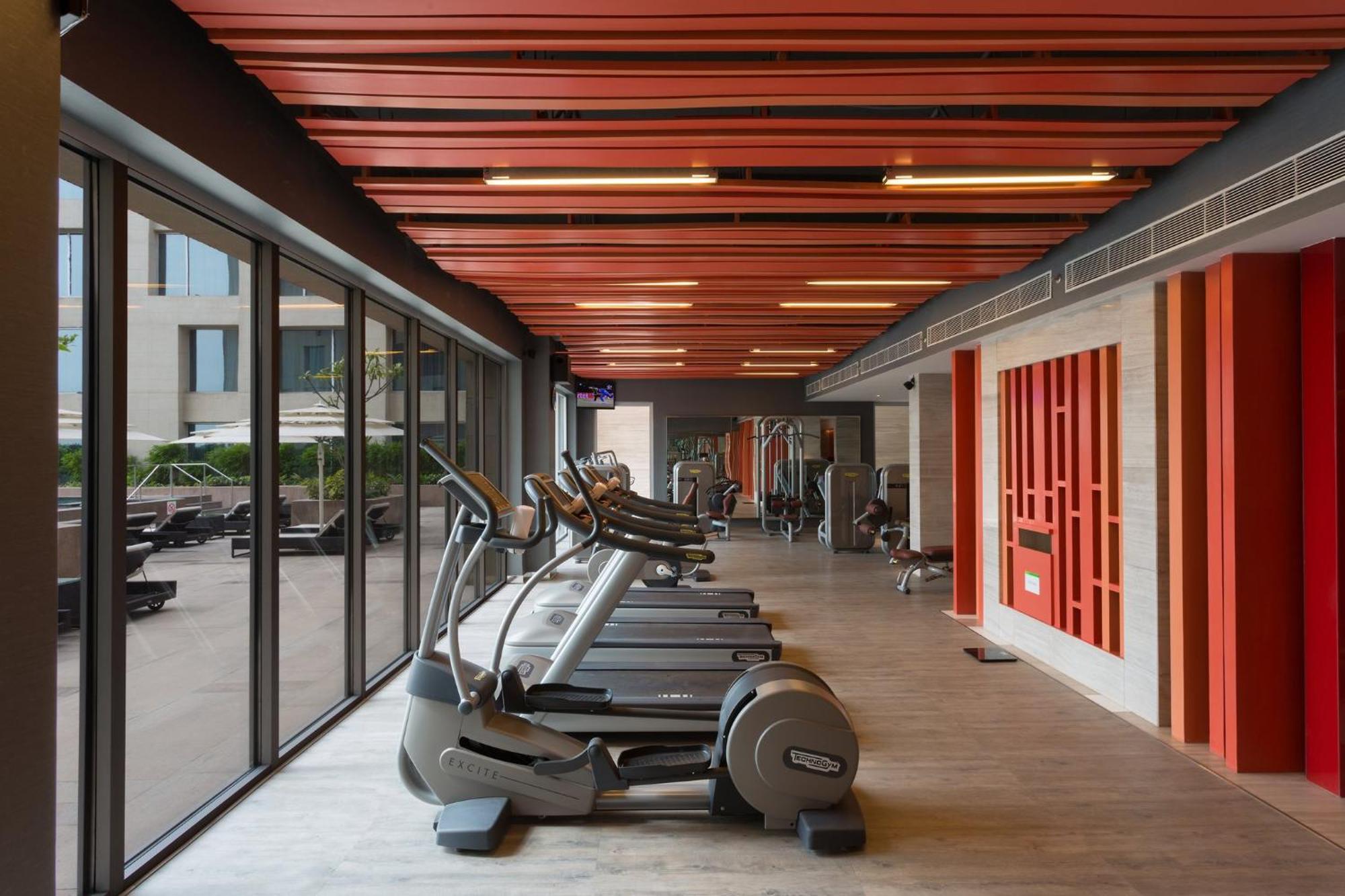 Holiday Inn New Delhi Aerocity By Ihg Exteriér fotografie The gym at the hotel